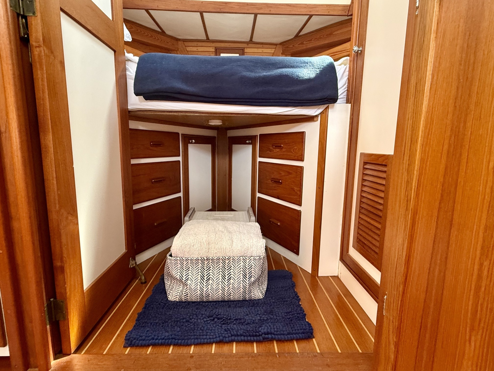 1987 Wilbur Flybridge Cruiser