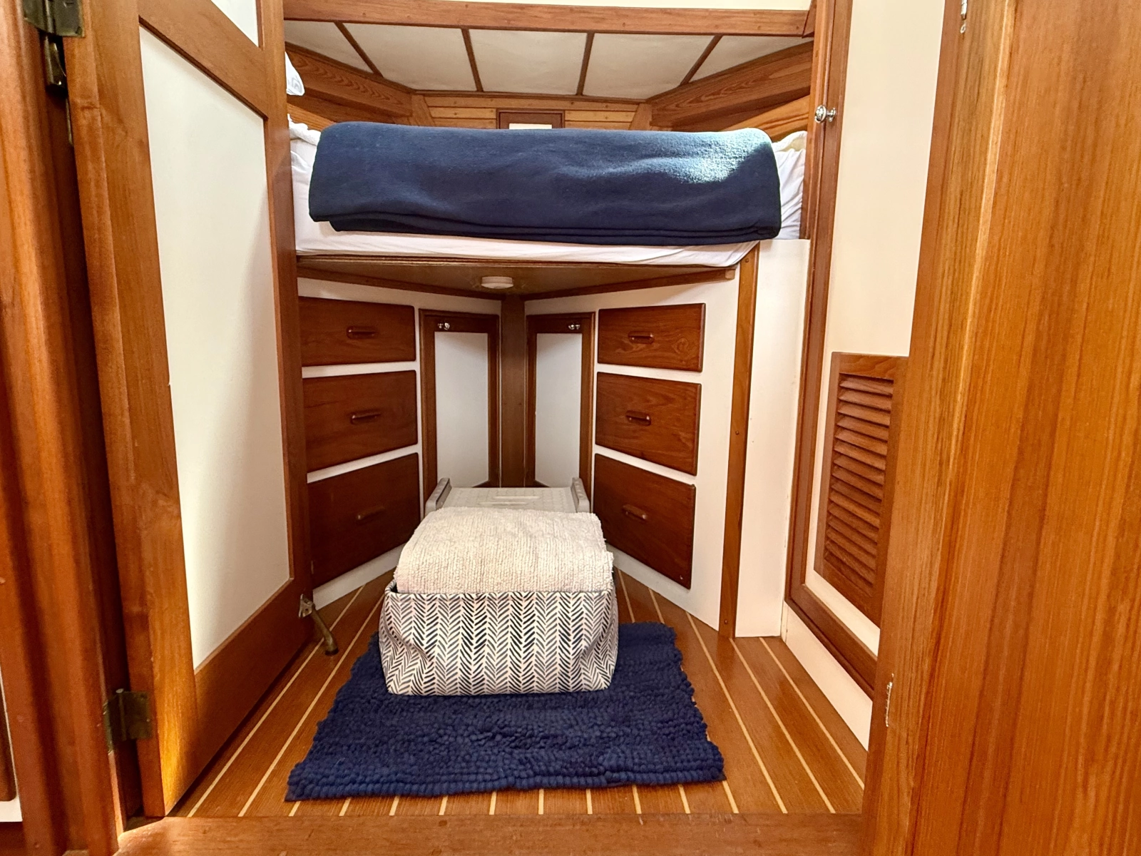 1987 Wilbur Flybridge Cruiser
