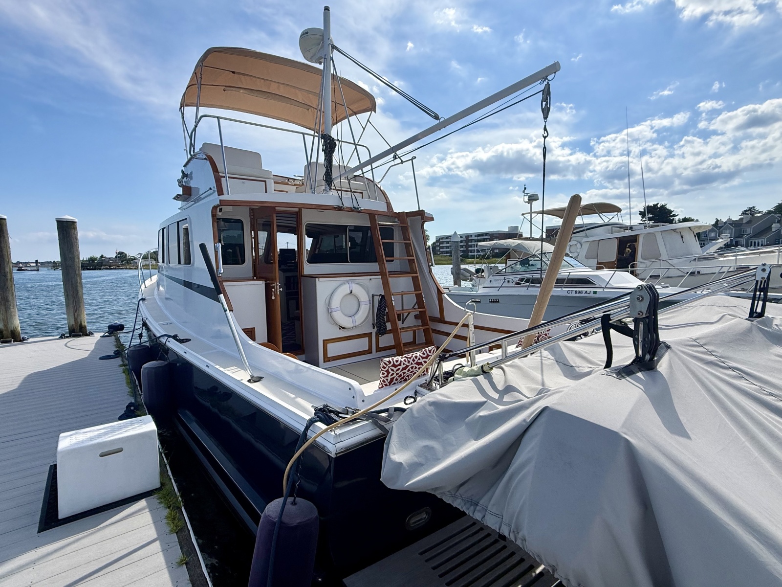 1987 Wilbur Flybridge Cruiser