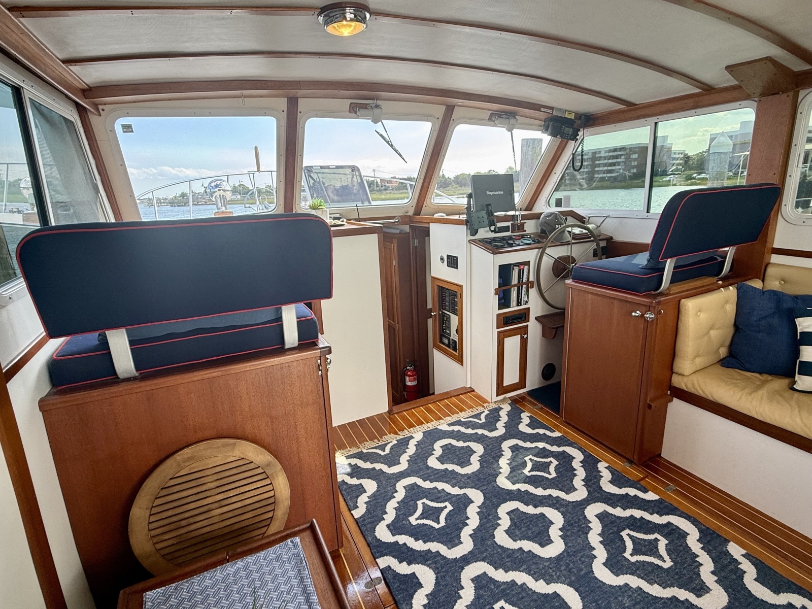 1987 Wilbur Flybridge Cruiser