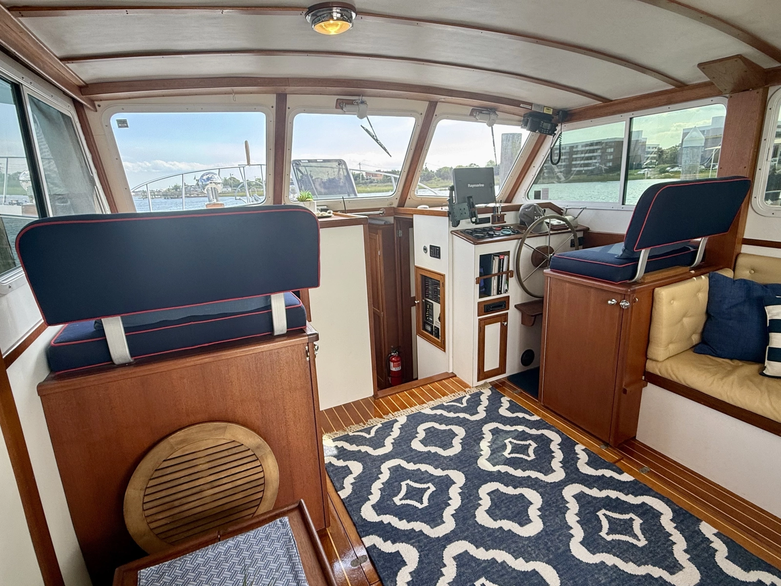 1987 Wilbur Flybridge Cruiser