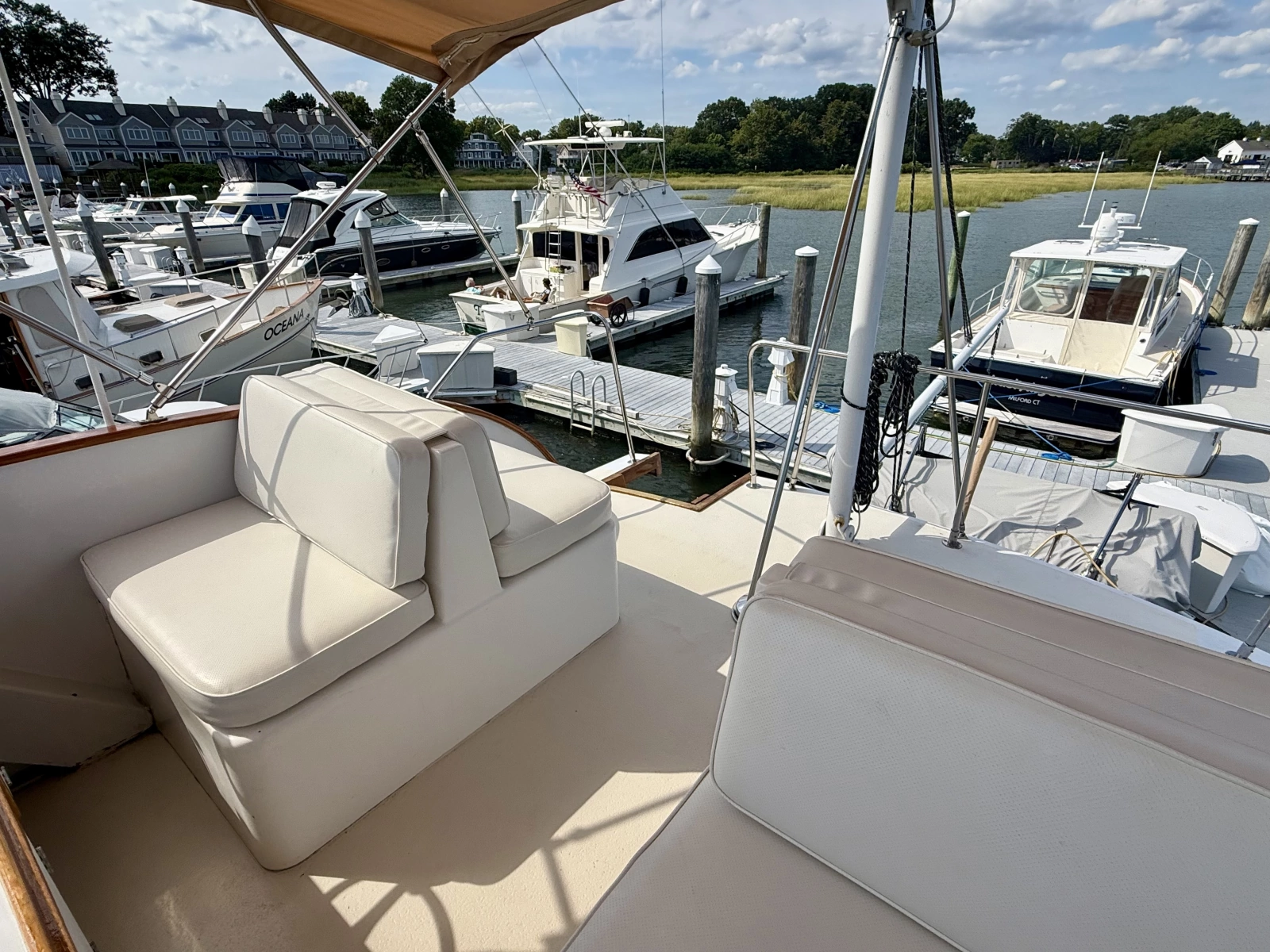 1987 Wilbur Flybridge Cruiser