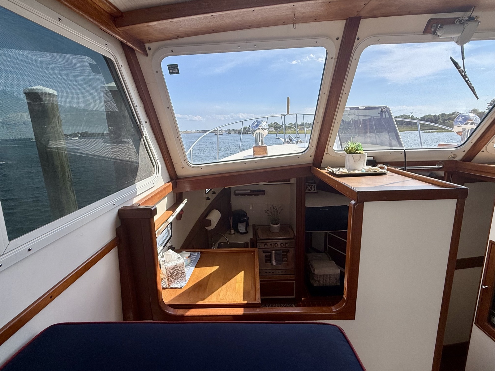 1987 Wilbur Flybridge Cruiser