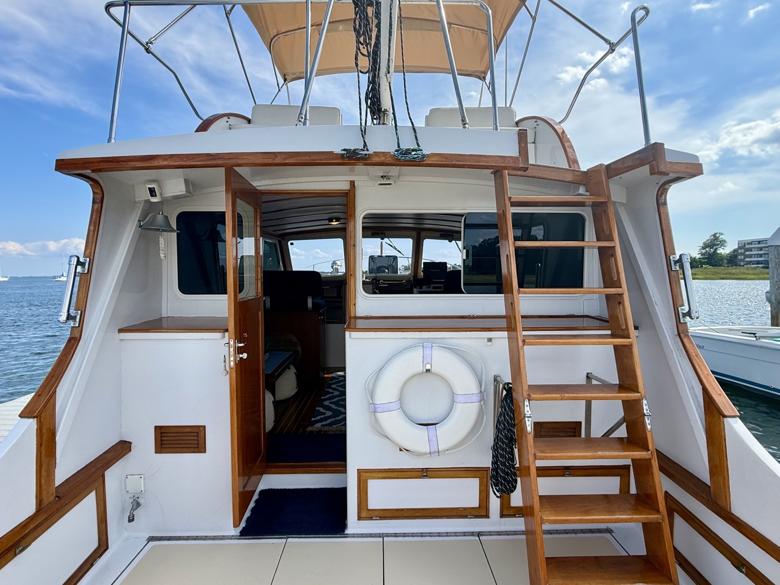 1987 Wilbur Flybridge Cruiser