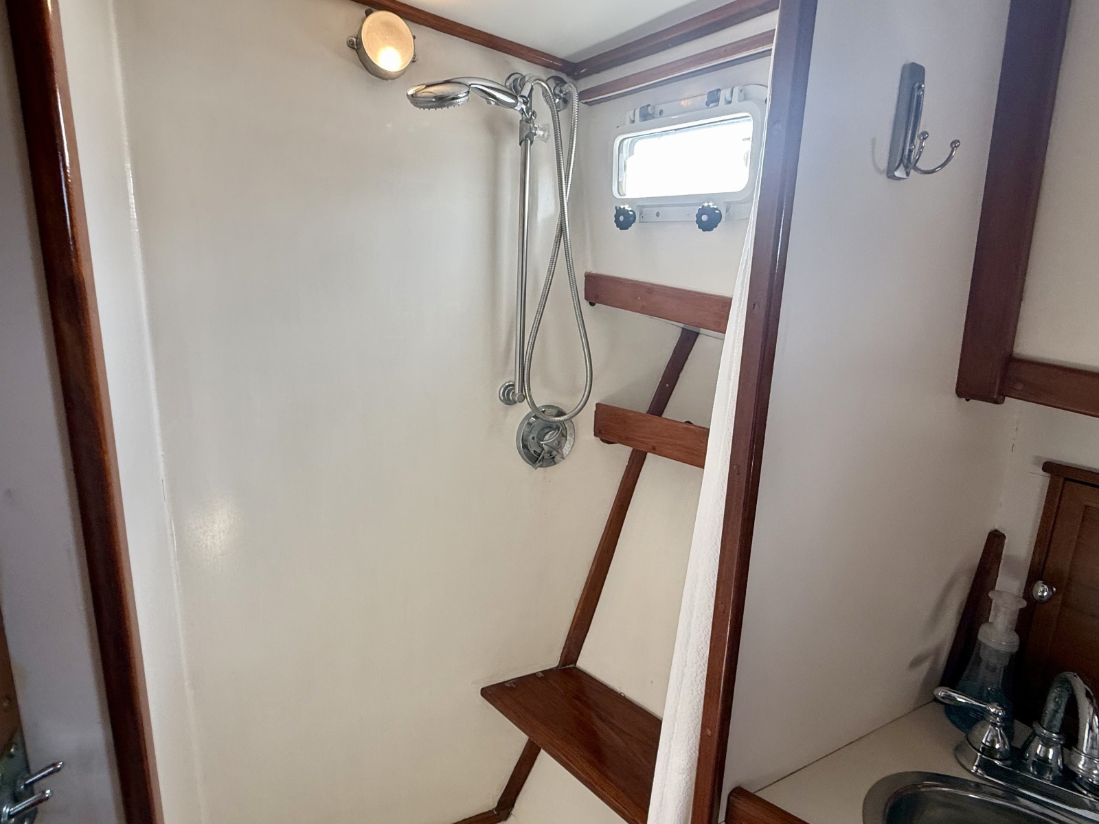 1987 Wilbur Flybridge Cruiser