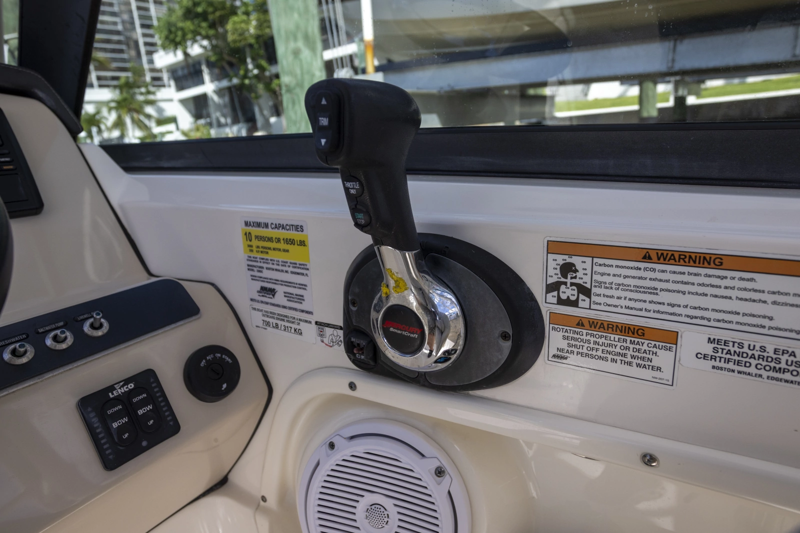 2016 Boston Whaler 230 VANTAGE