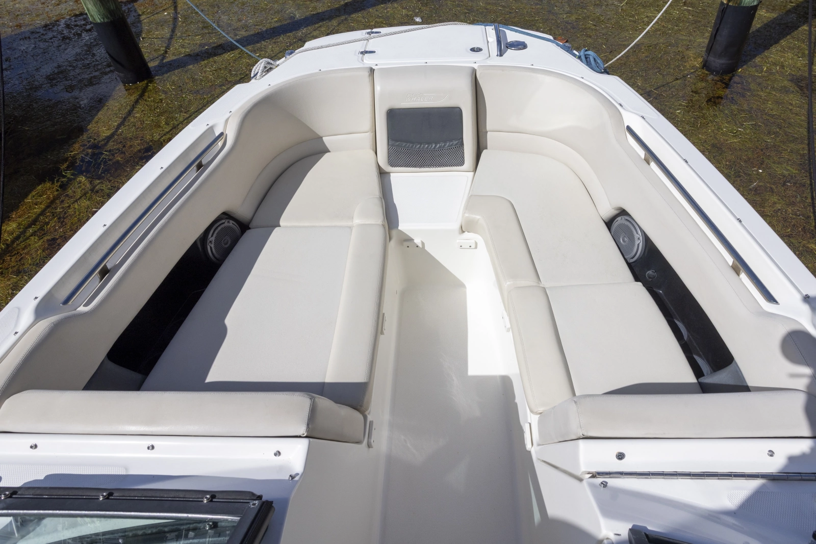2016 Boston Whaler 230 VANTAGE