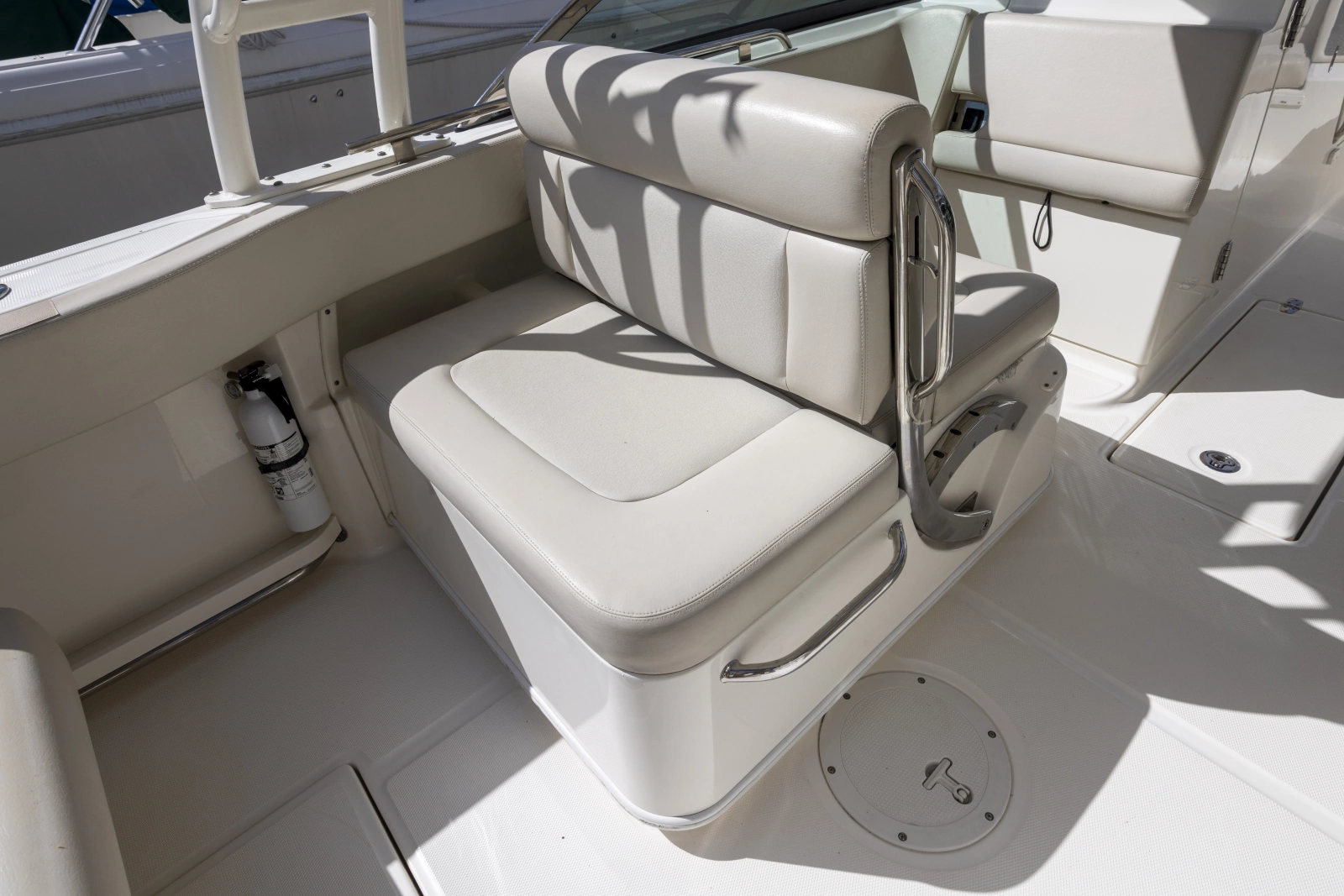 2016 Boston Whaler 230 VANTAGE