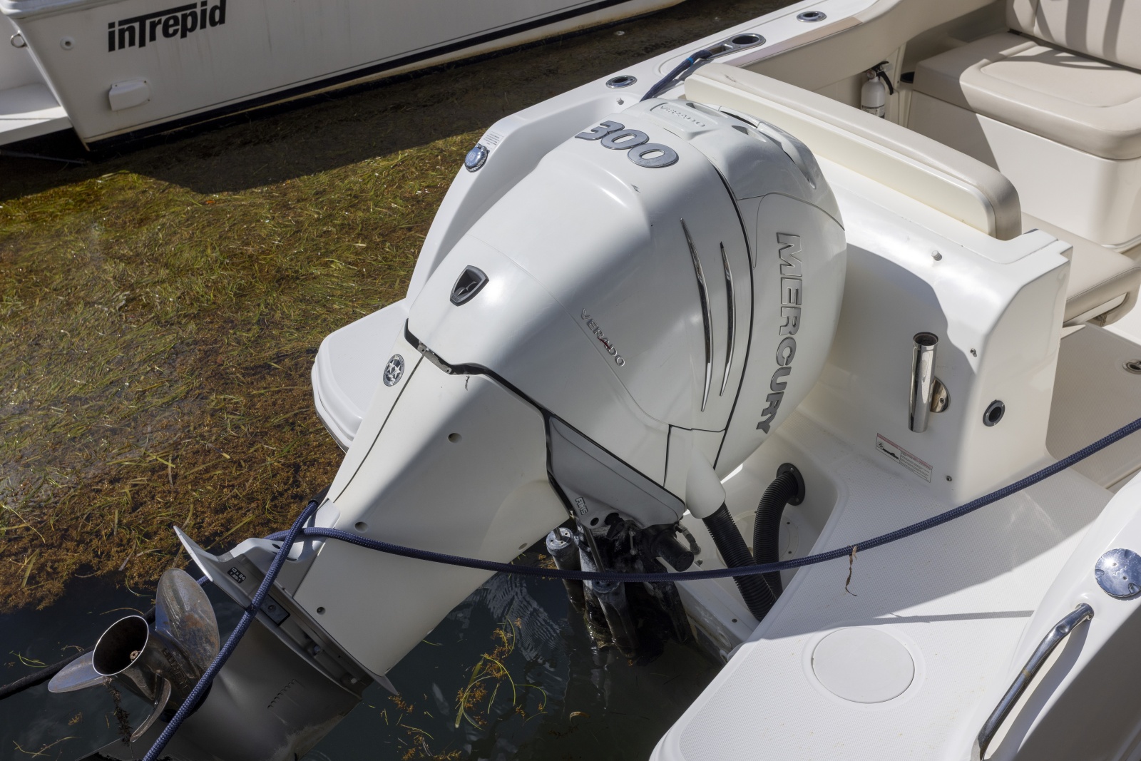 2016 Boston Whaler 230 VANTAGE