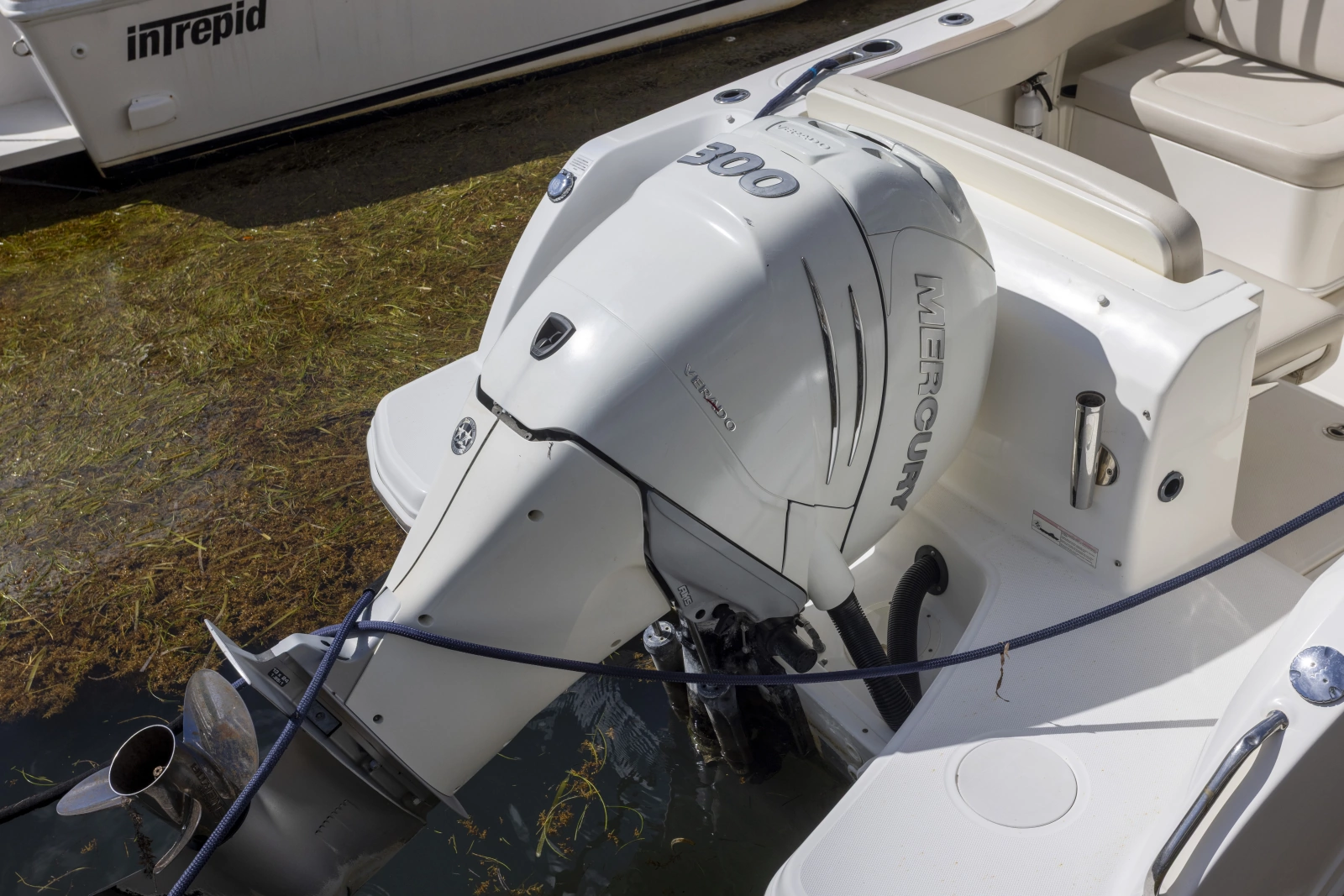 2016 Boston Whaler 230 VANTAGE