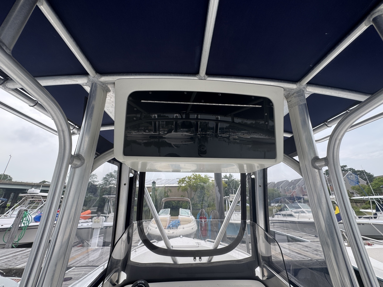 2007 Sea Hunt Triton 220