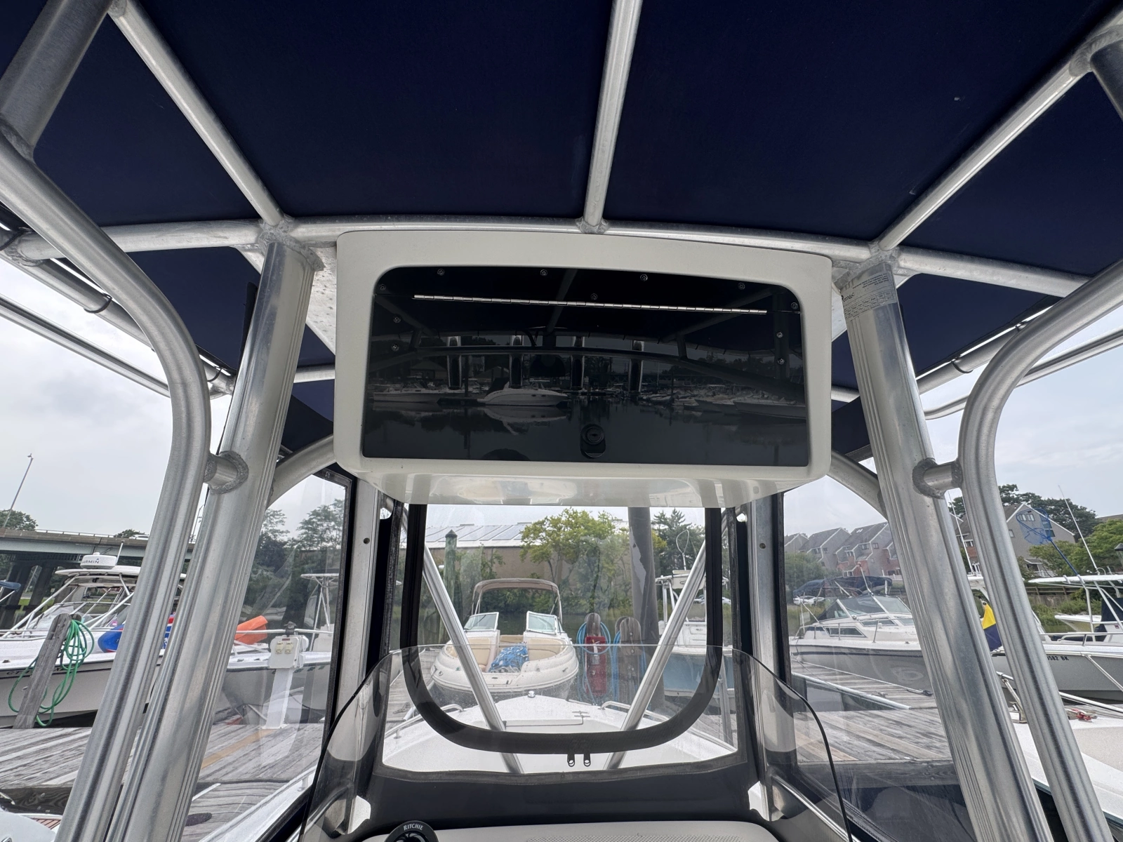 2007 Sea Hunt Triton 220
