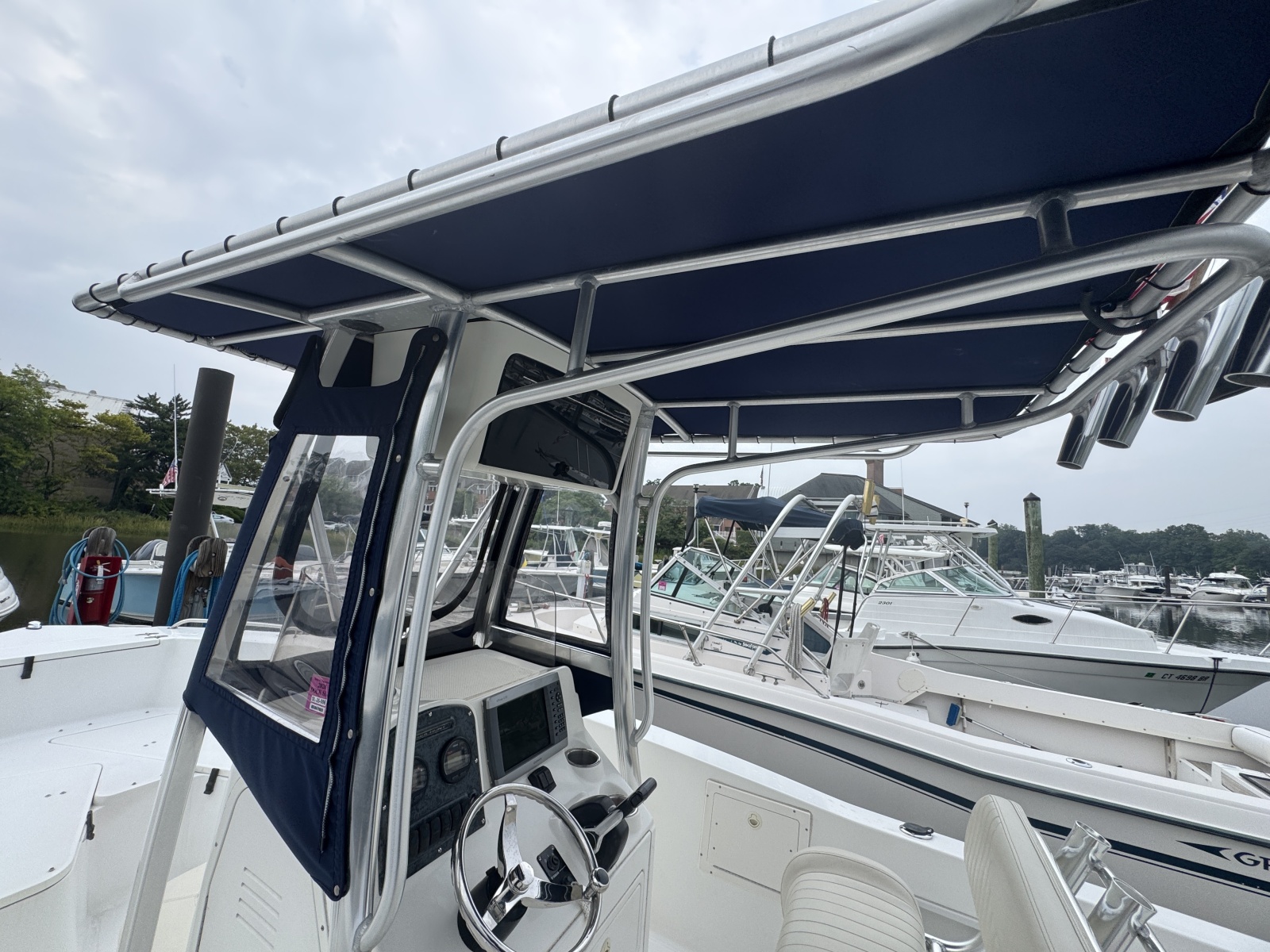 2007 Sea Hunt Triton 220