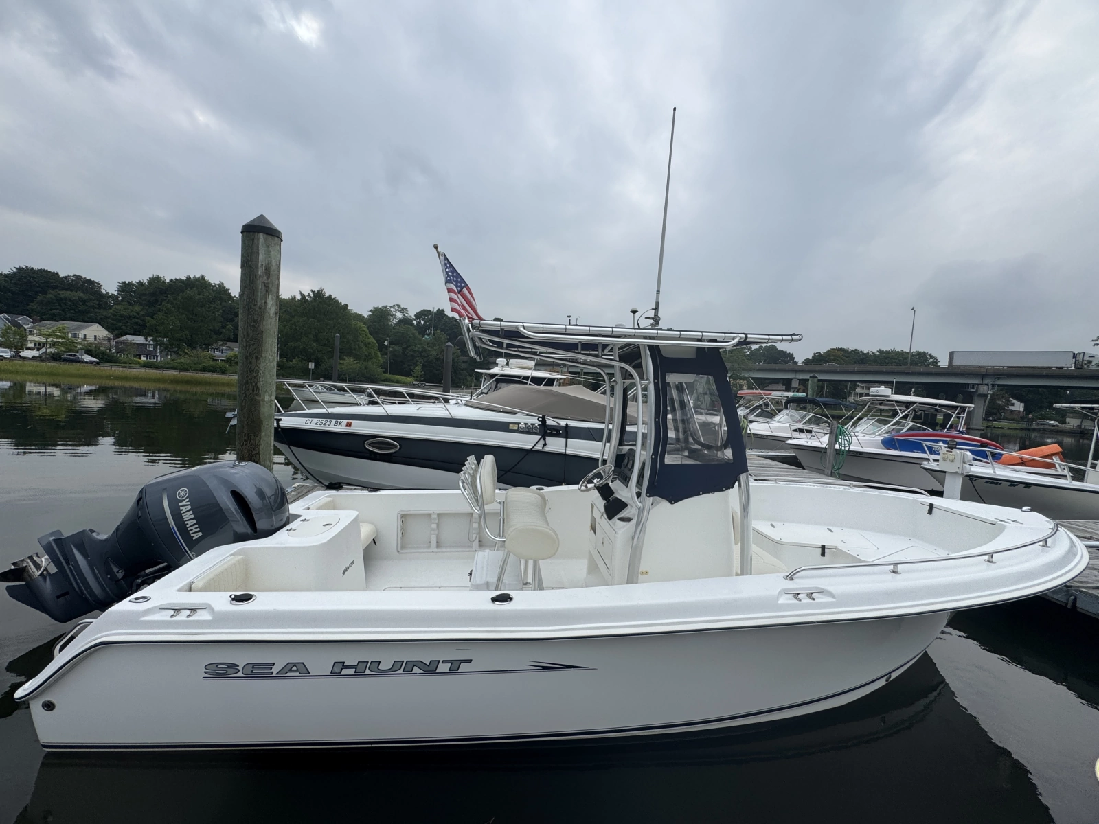 2007 Sea Hunt Triton 220