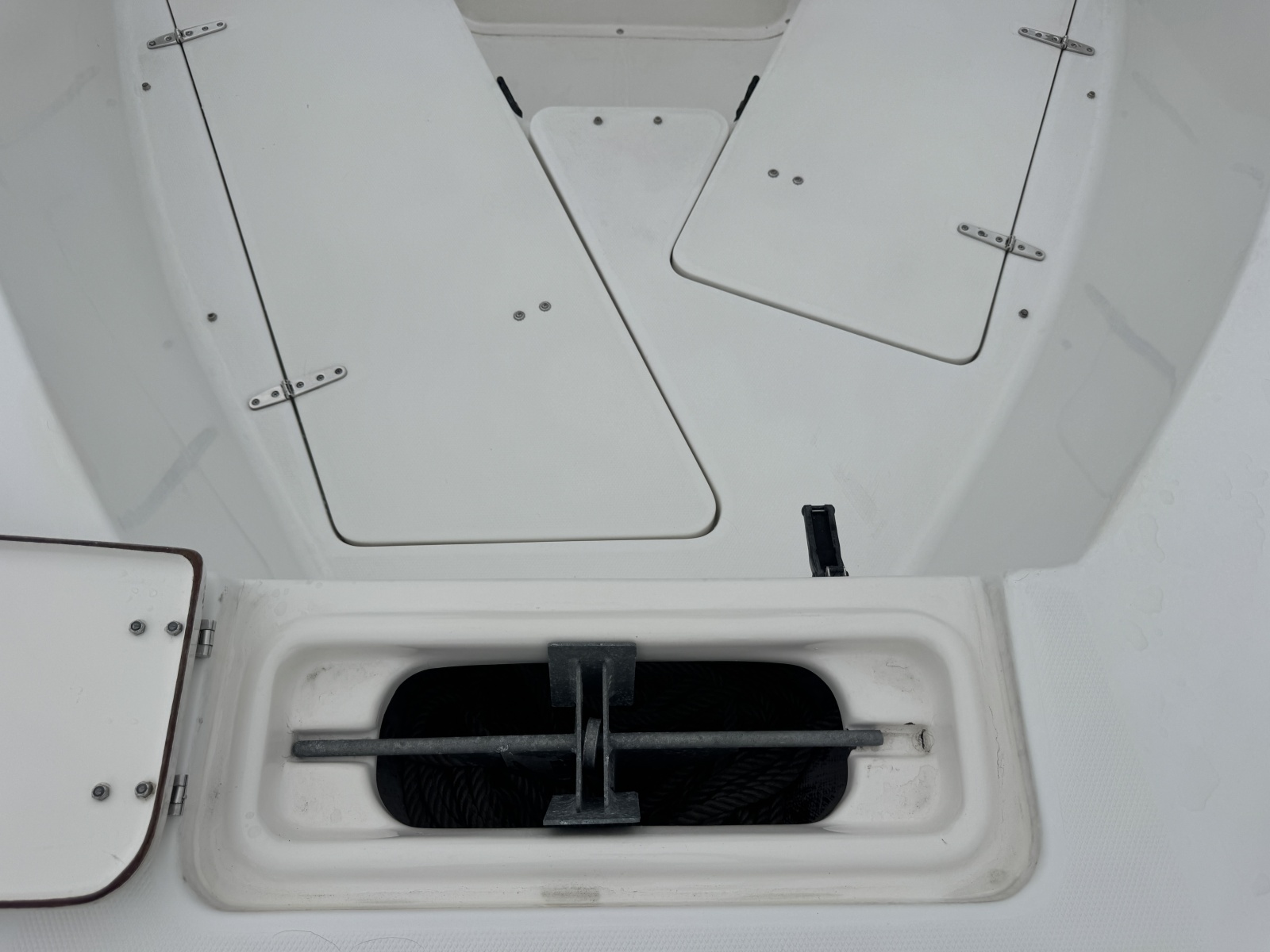 2007 Sea Hunt Triton 220