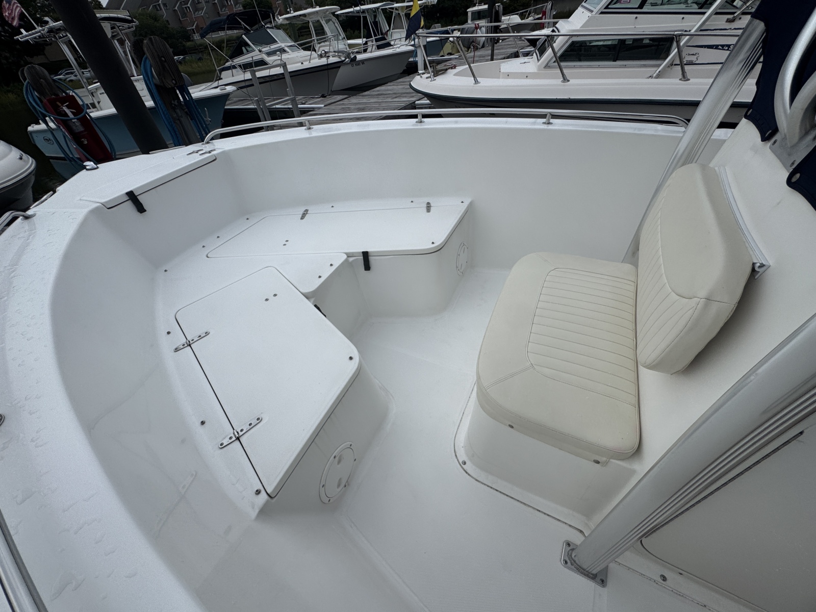 2007 Sea Hunt Triton 220