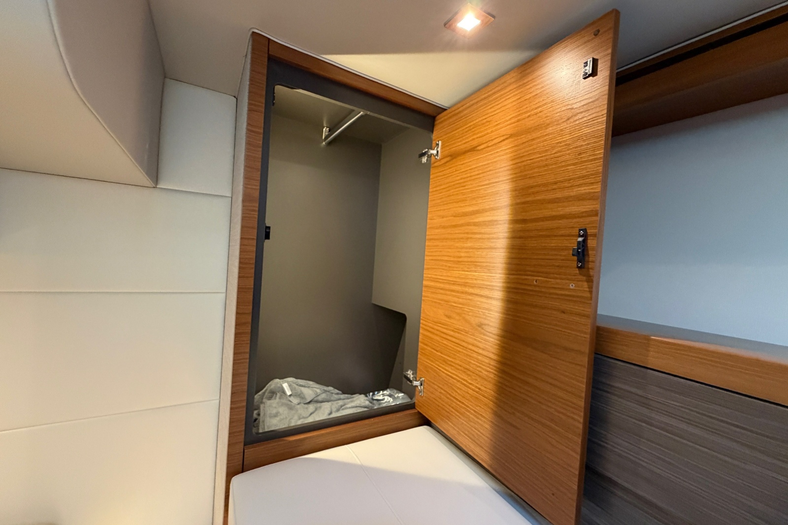 2020 Tiara Yachts C39 Coupe