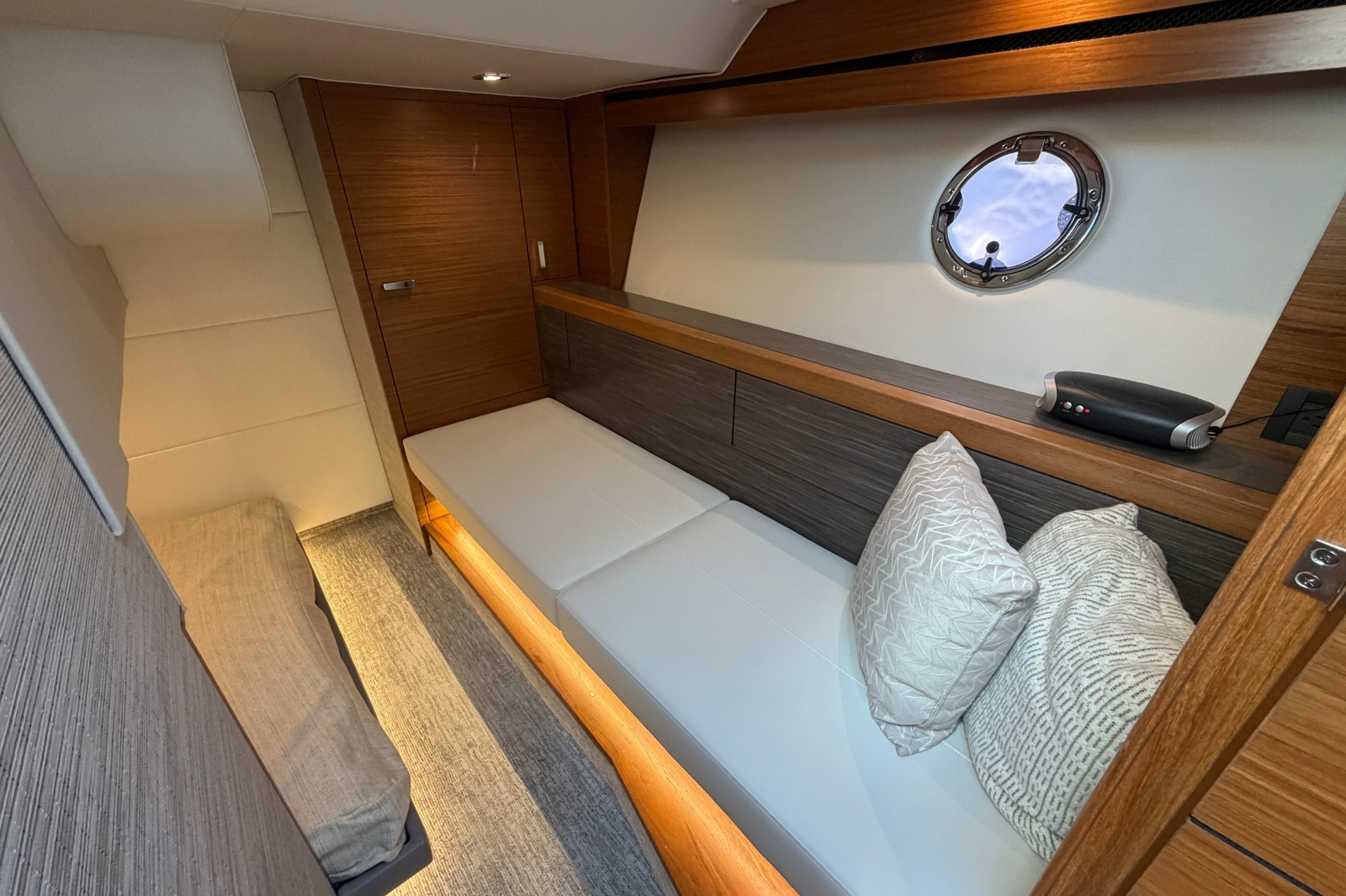 2020 Tiara Yachts C39 Coupe