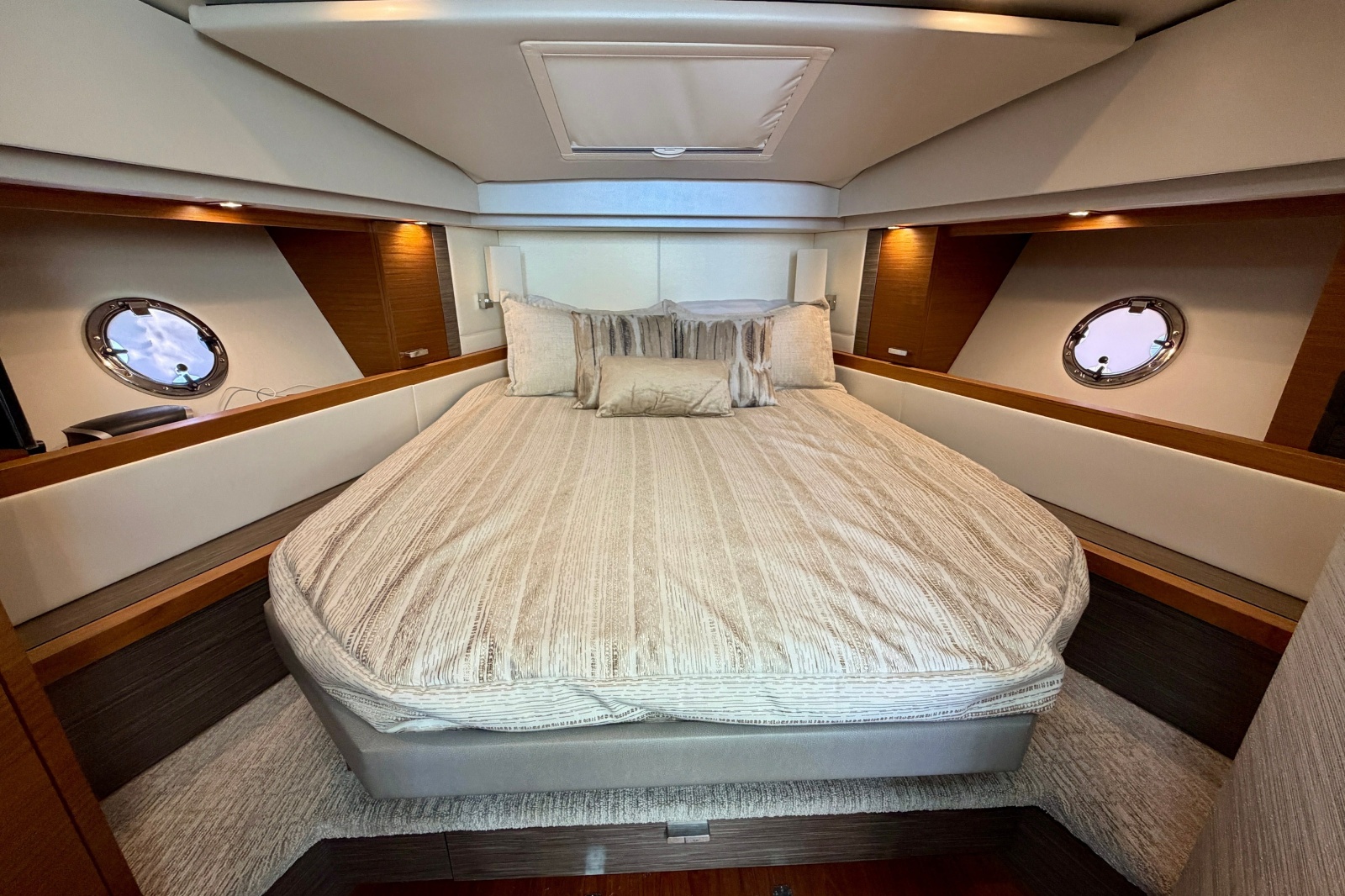 2020 Tiara Yachts C39 Coupe