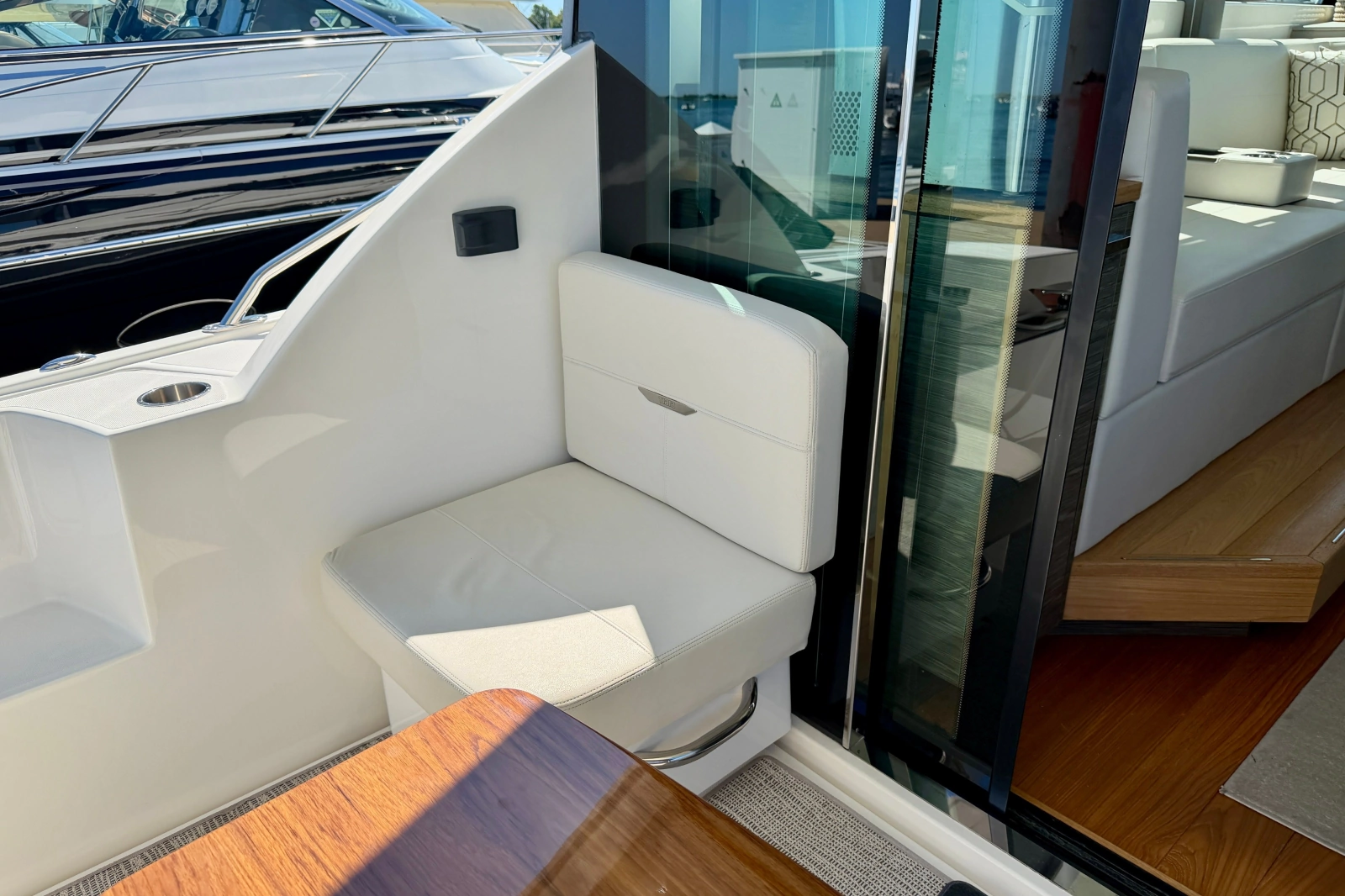 2020 Tiara Yachts C39 Coupe
