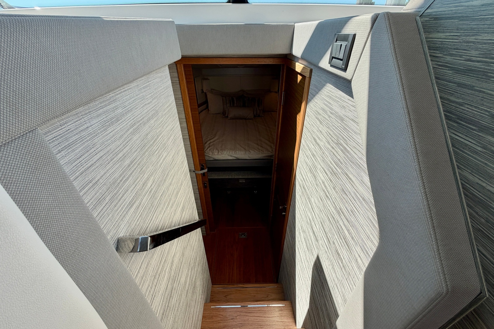 2020 Tiara Yachts C39 Coupe