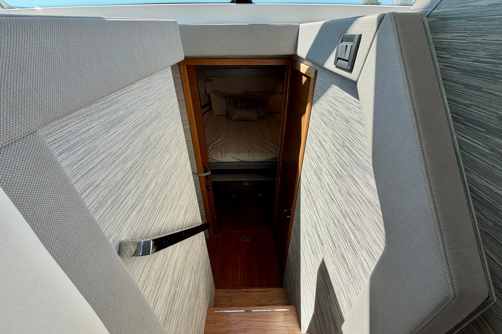 2020 Tiara Yachts C39 Coupe