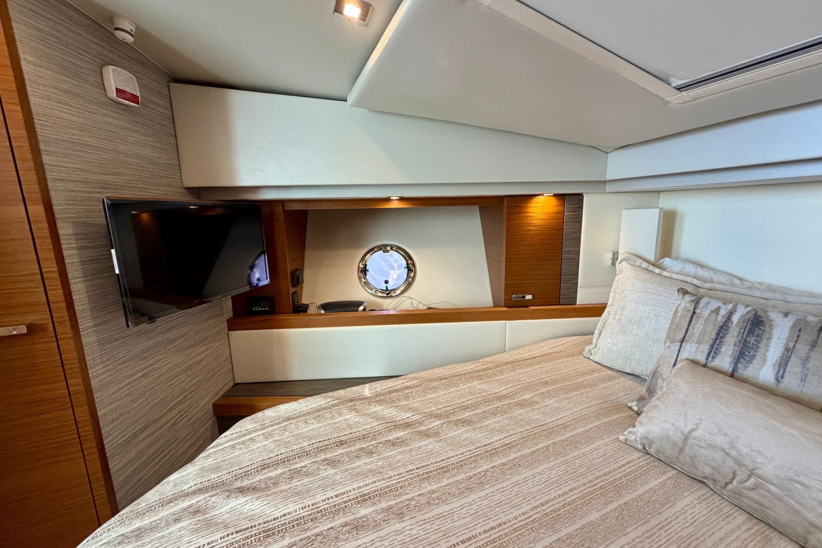 2020 Tiara Yachts C39 Coupe