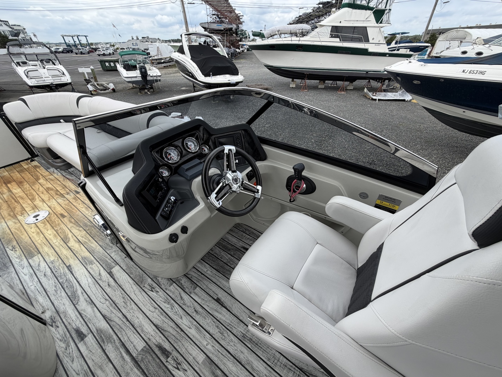 2019 Avalon Catalina Elite - 27'