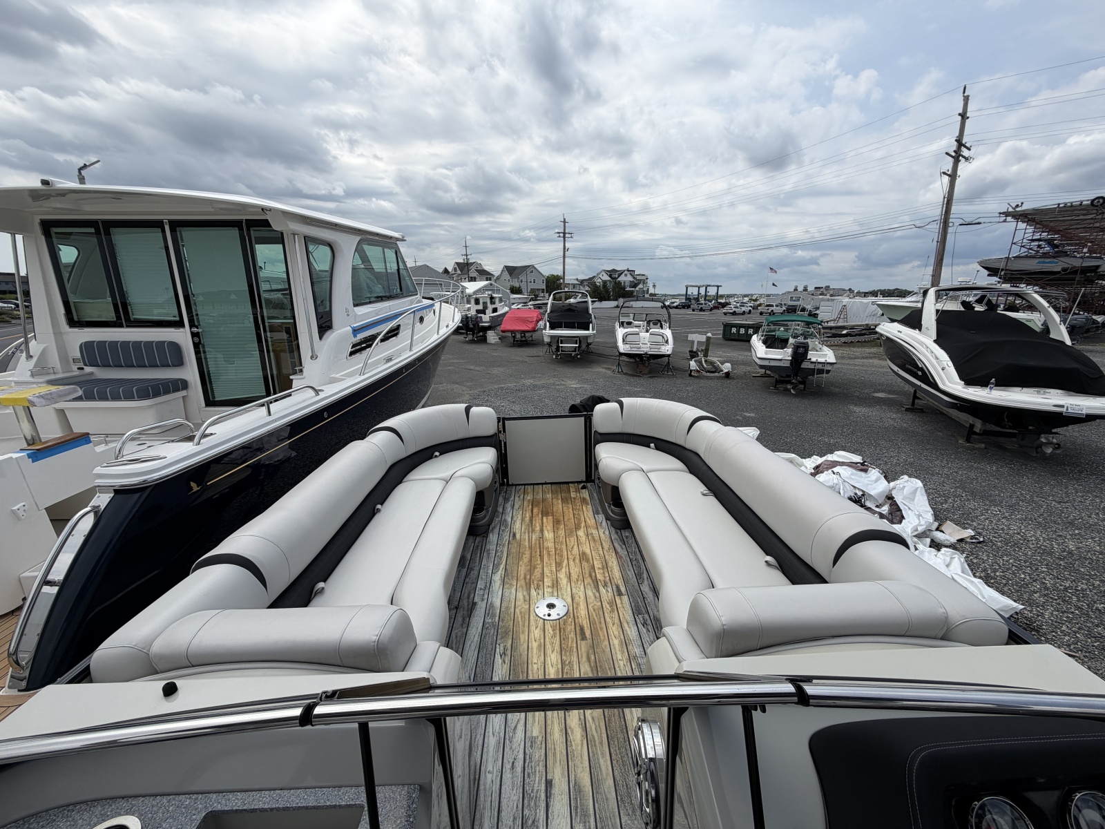 2019 Avalon Catalina Elite - 27'