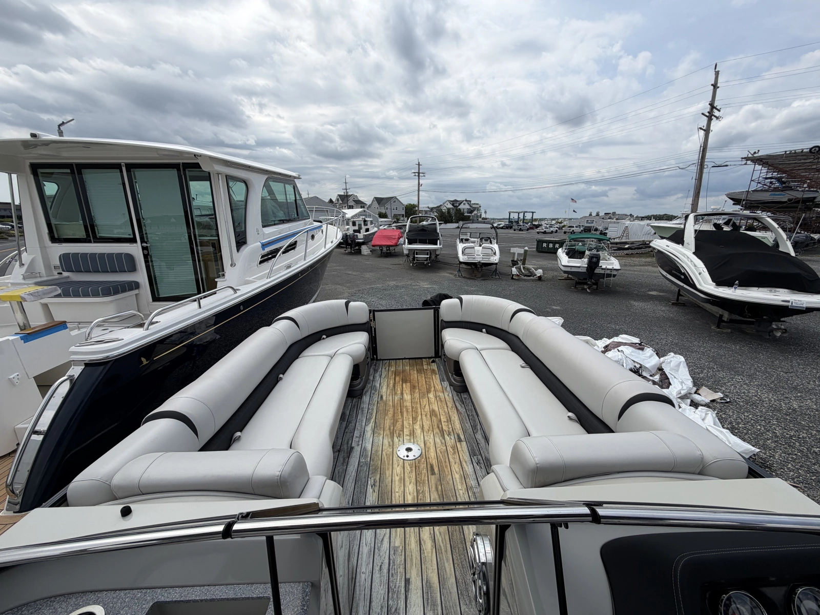2019 Avalon Catalina Elite - 27'