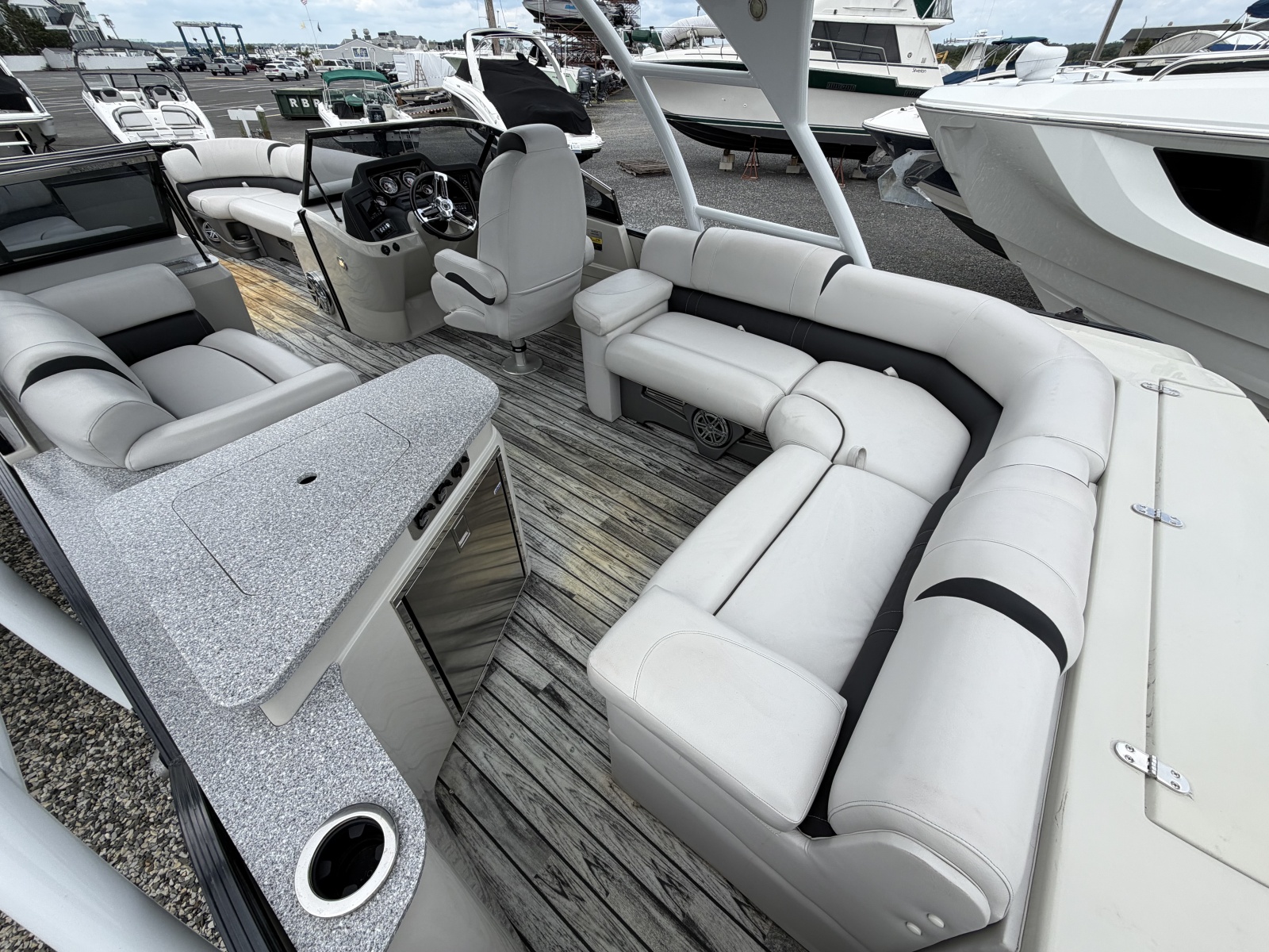 2019 Avalon Catalina Elite - 27'
