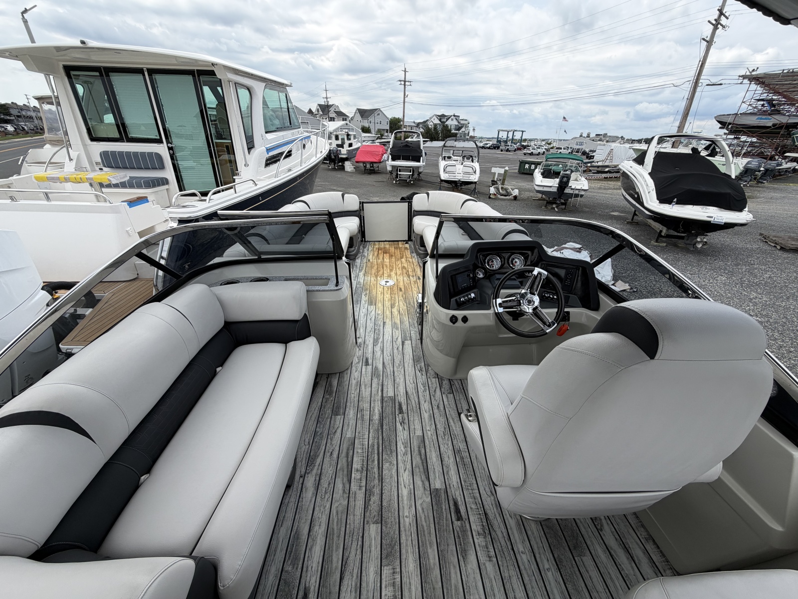 2019 Avalon Catalina Elite - 27'