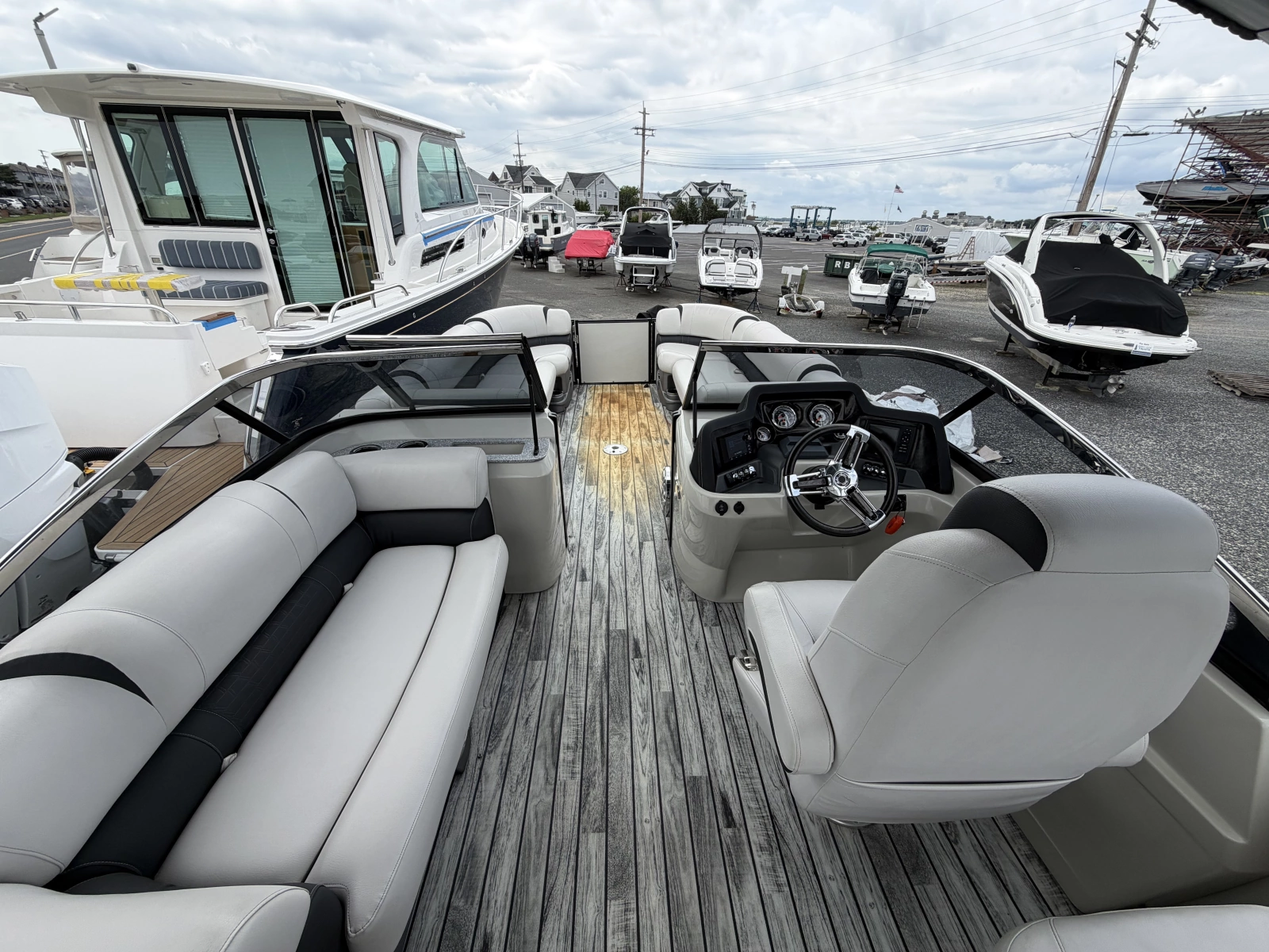 2019 Avalon Catalina Elite - 27'