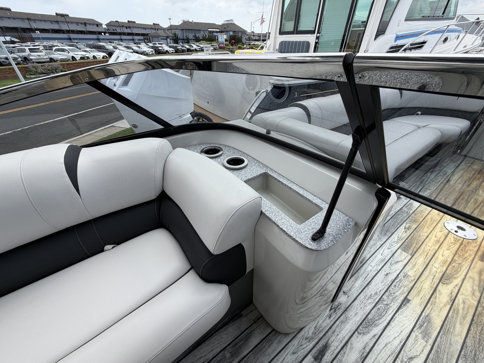 2019 Avalon Catalina Elite - 27'