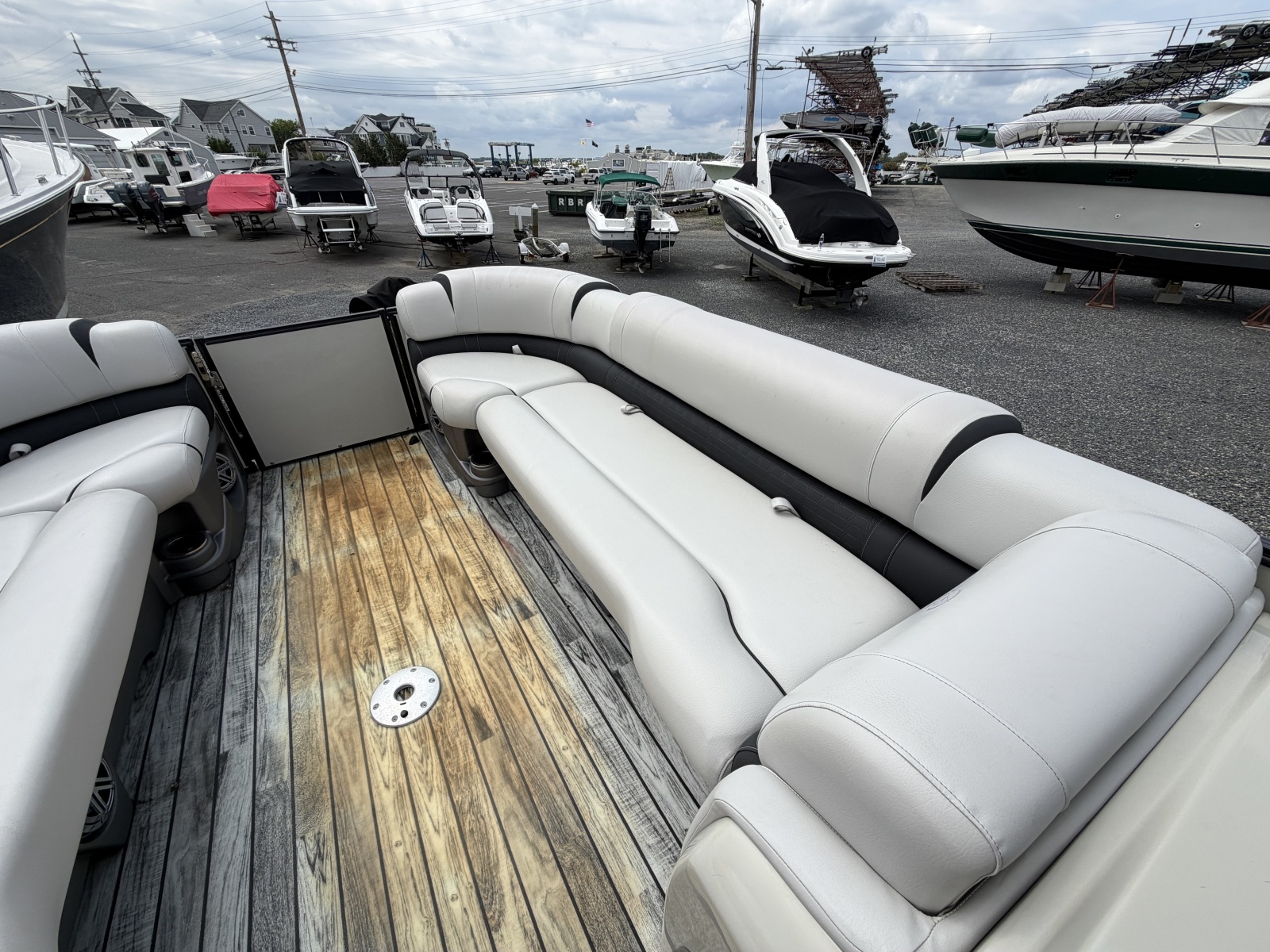 2019 Avalon Catalina Elite - 27'