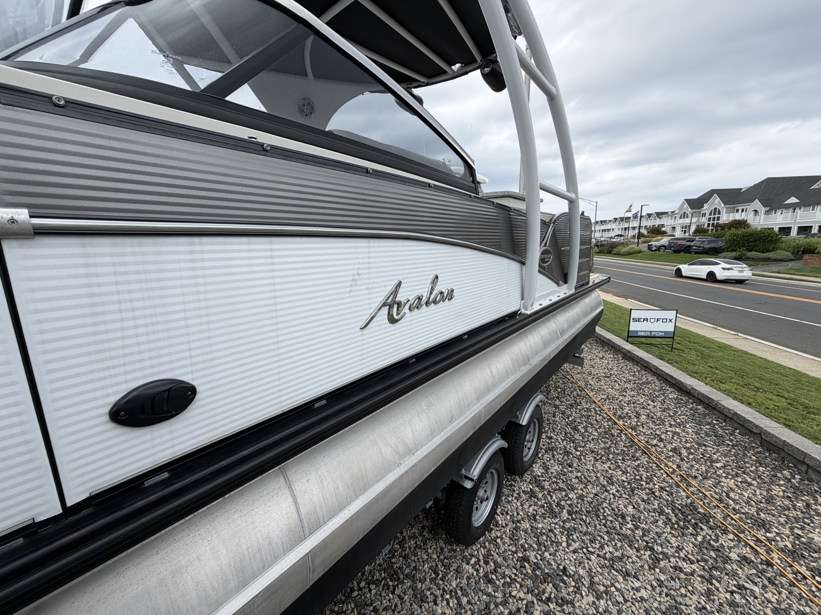 2019 Avalon Catalina Elite - 27'