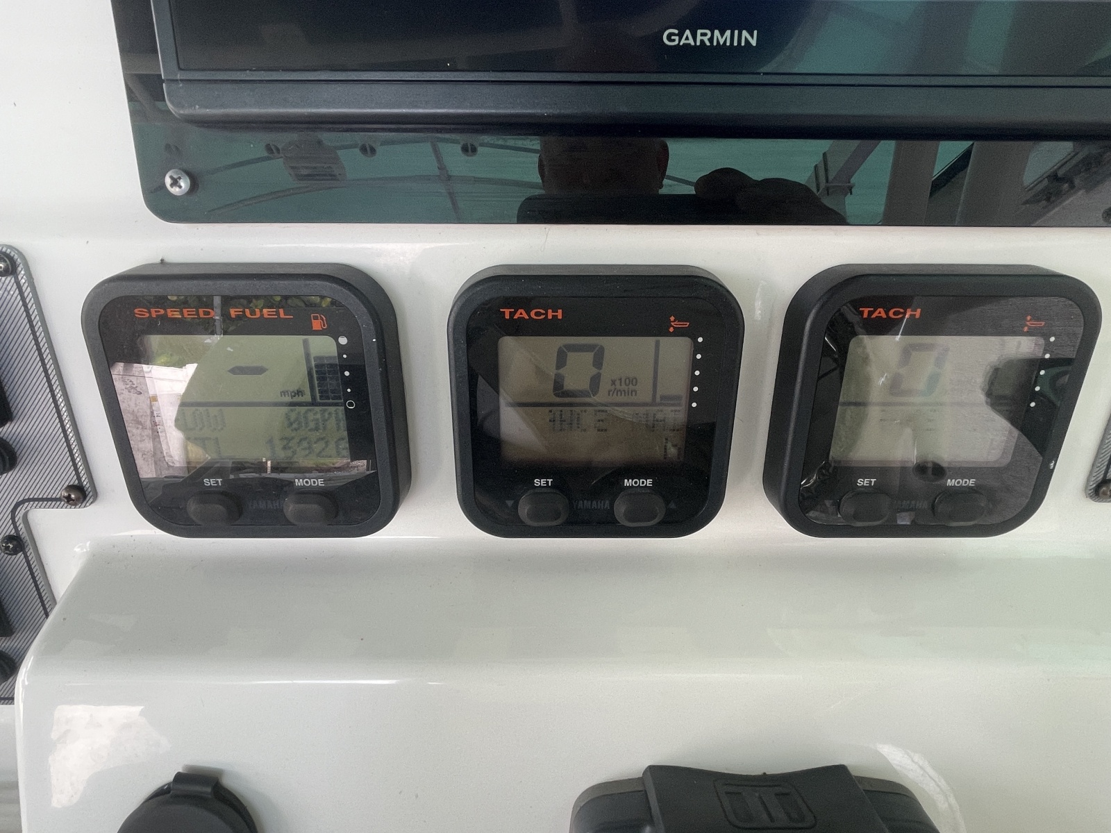 2013 Wellcraft 30 Scarab Sport