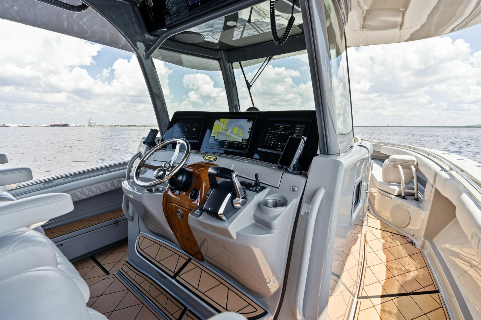 2023 HCB 42 Lujo