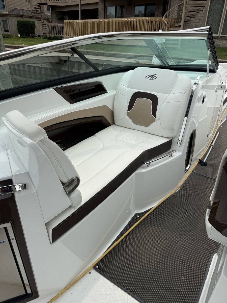 2016 Monterey 328SS