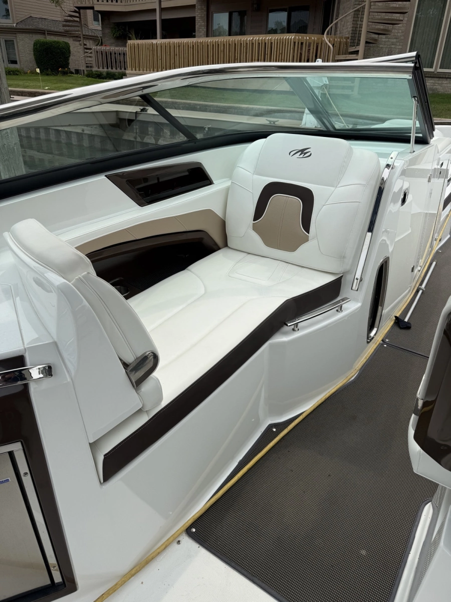 2016 Monterey 328SS