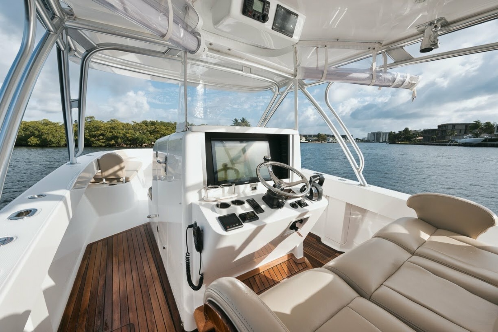 2017 Bahama 37