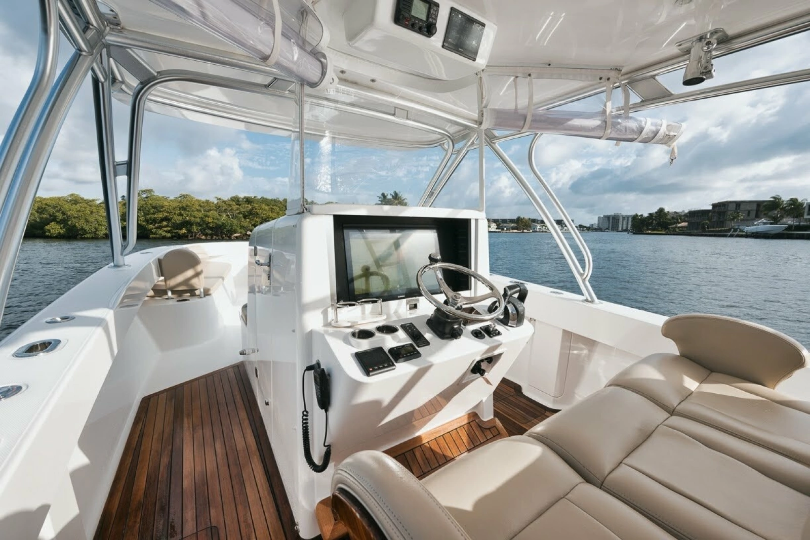 2017 Bahama 37