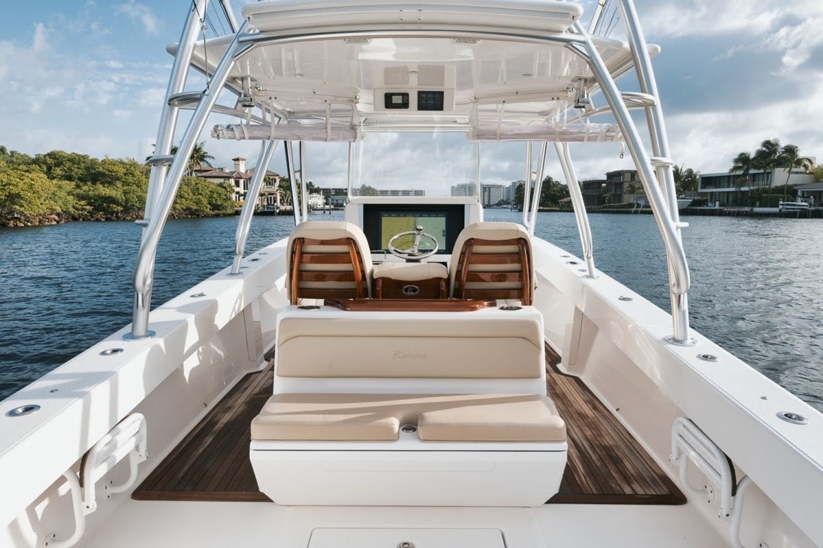 2017 Bahama 37