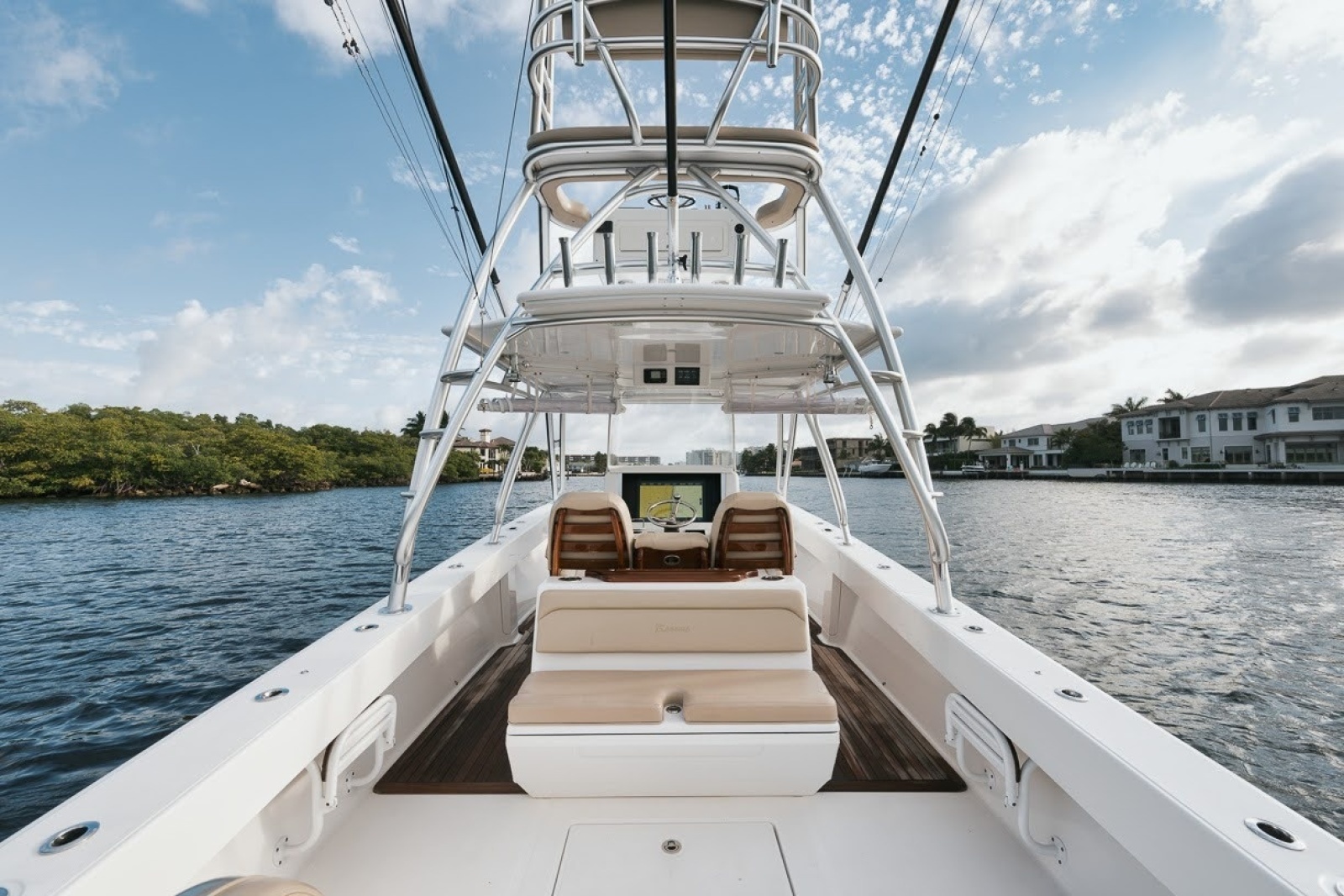 2017 Bahama 37