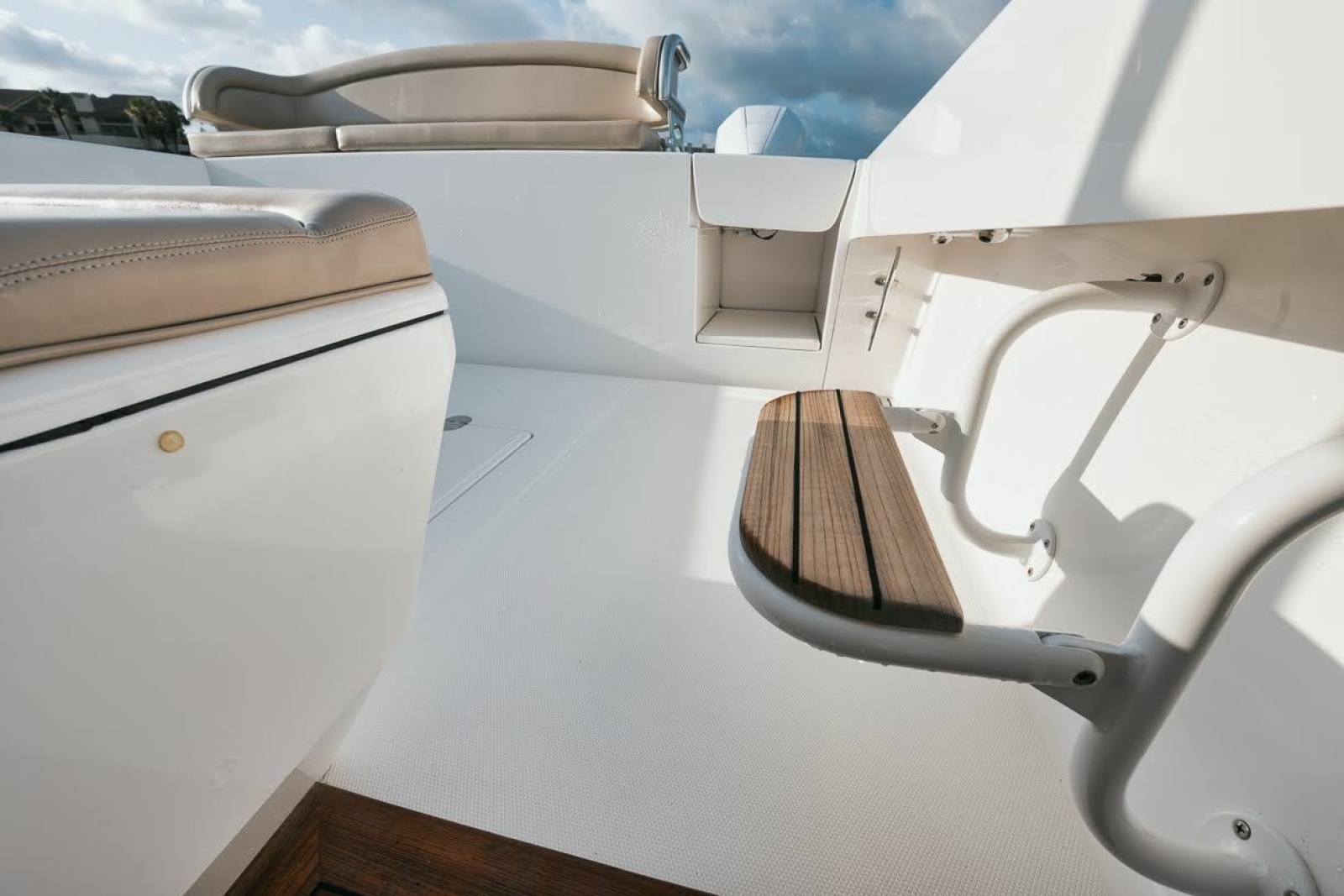 2017 Bahama 37