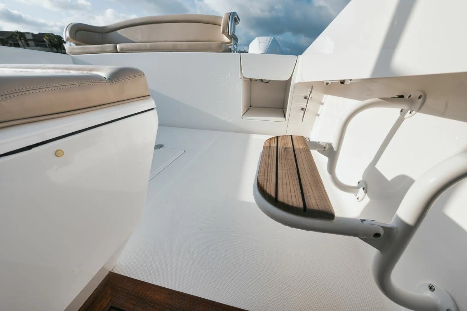 2017 Bahama 37