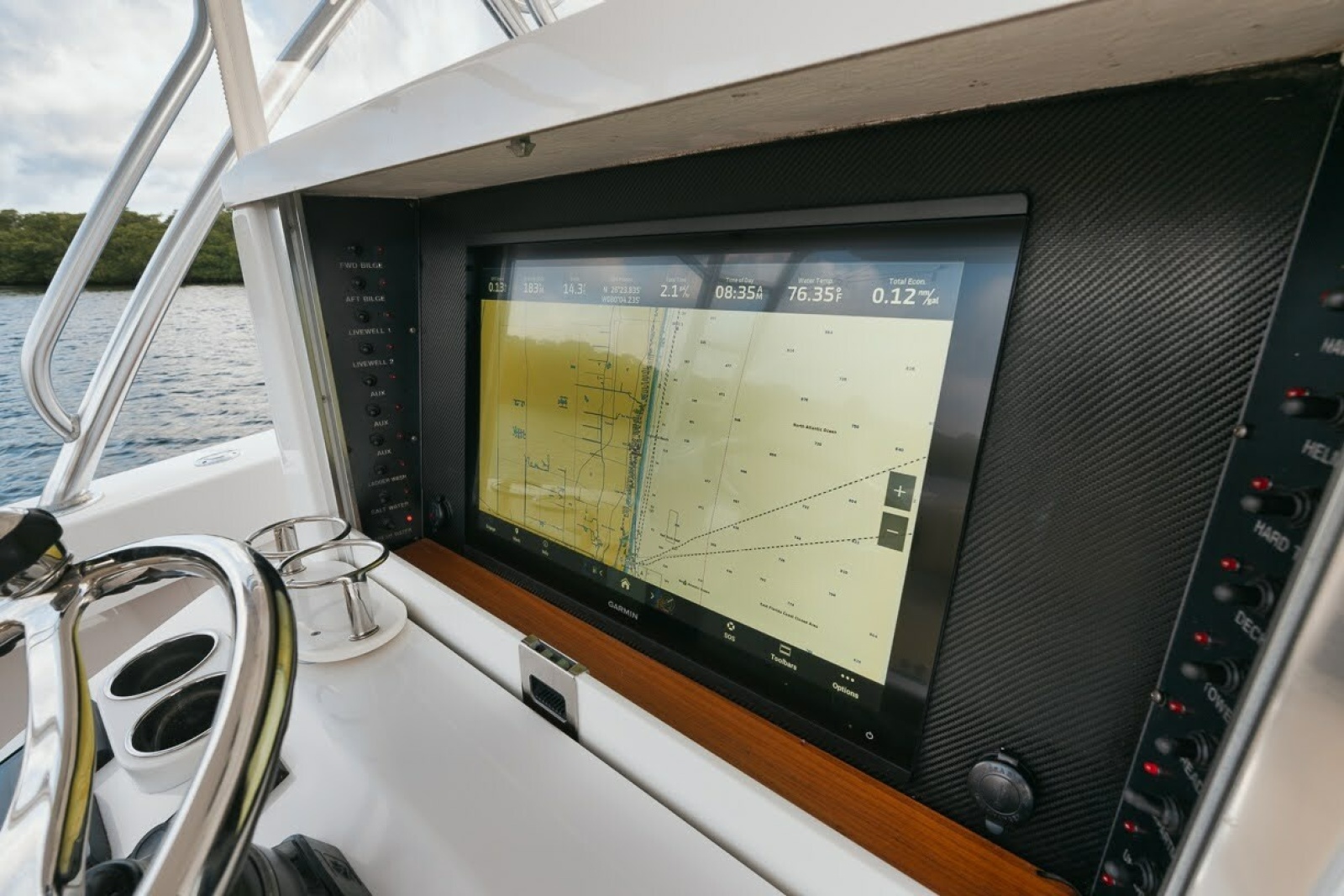 2017 Bahama 37