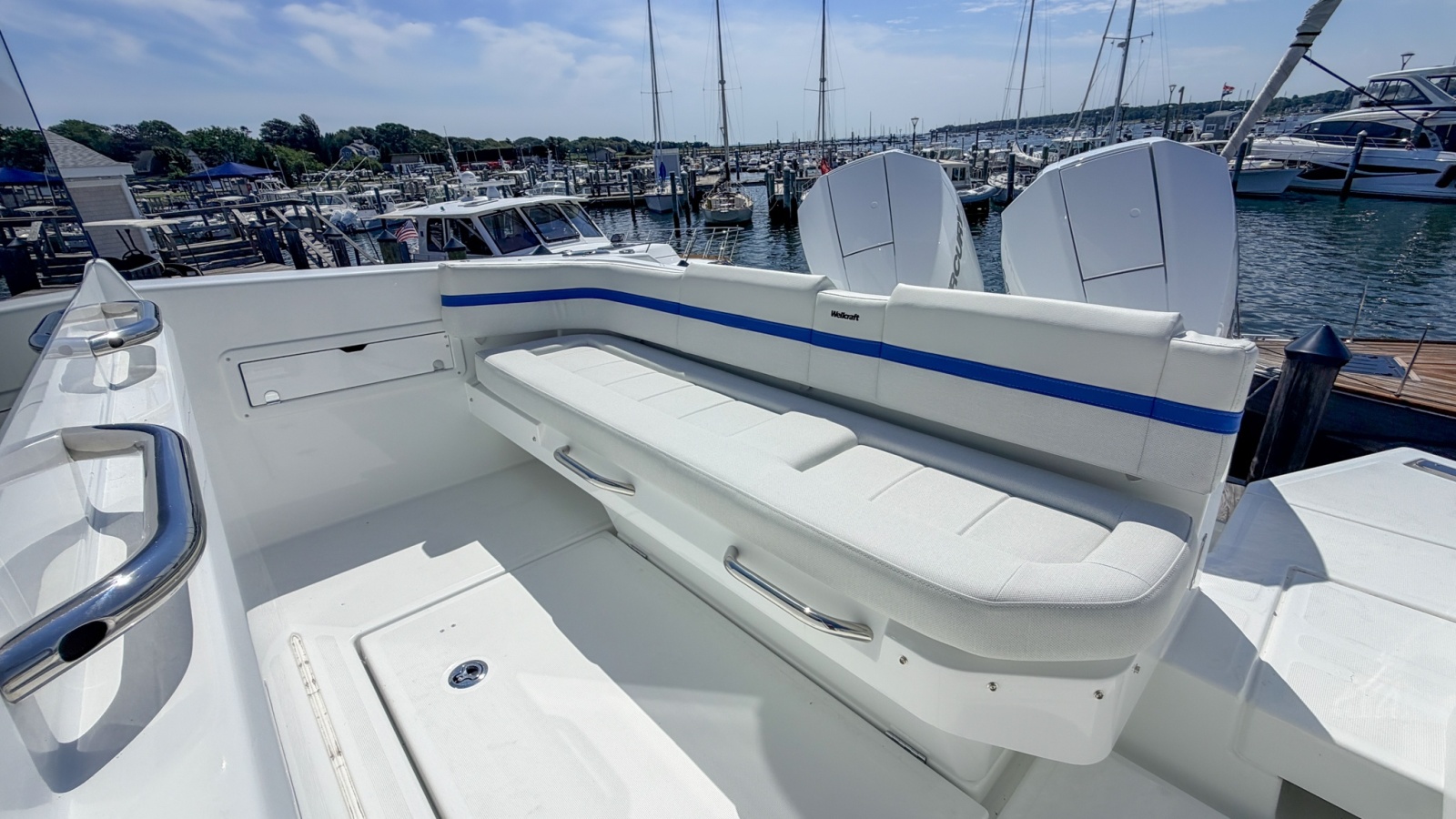 2027 Wellcraft 28 Explorer