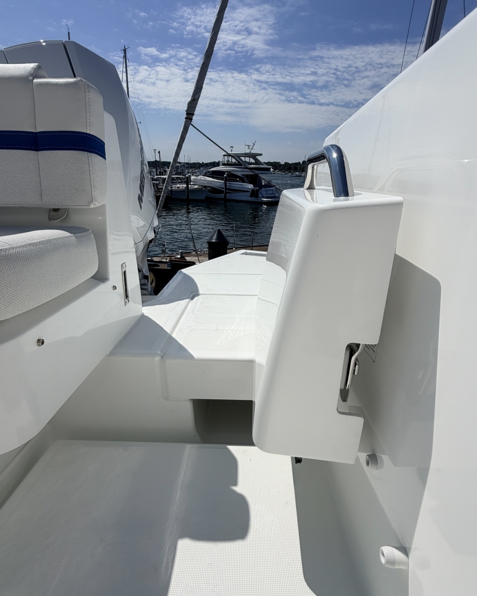 2027 Wellcraft 28 Explorer