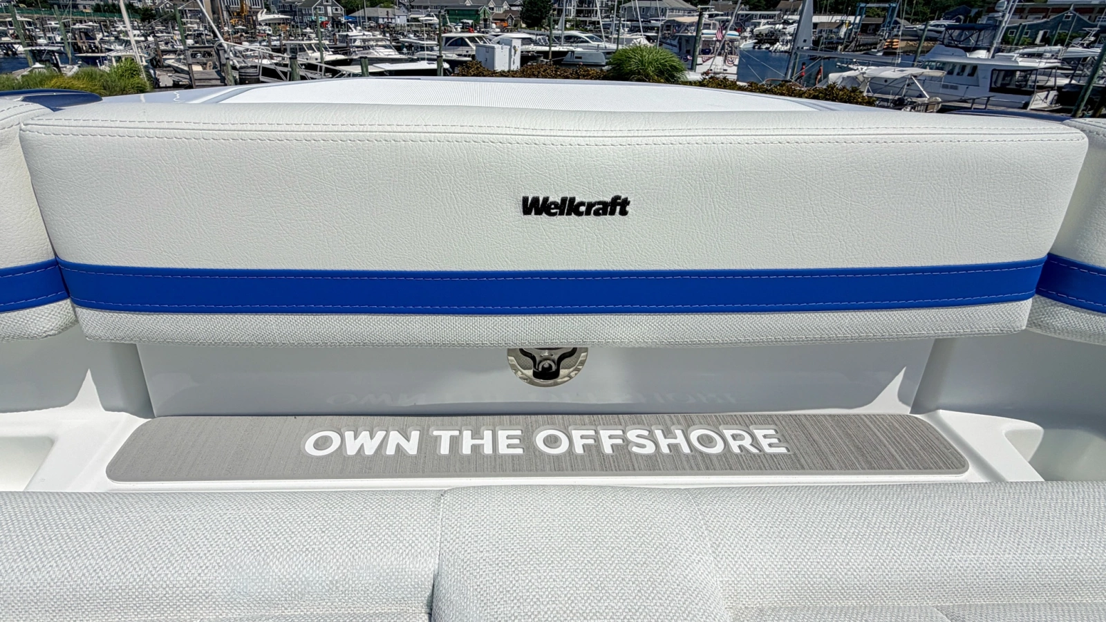 2027 Wellcraft 28 Explorer